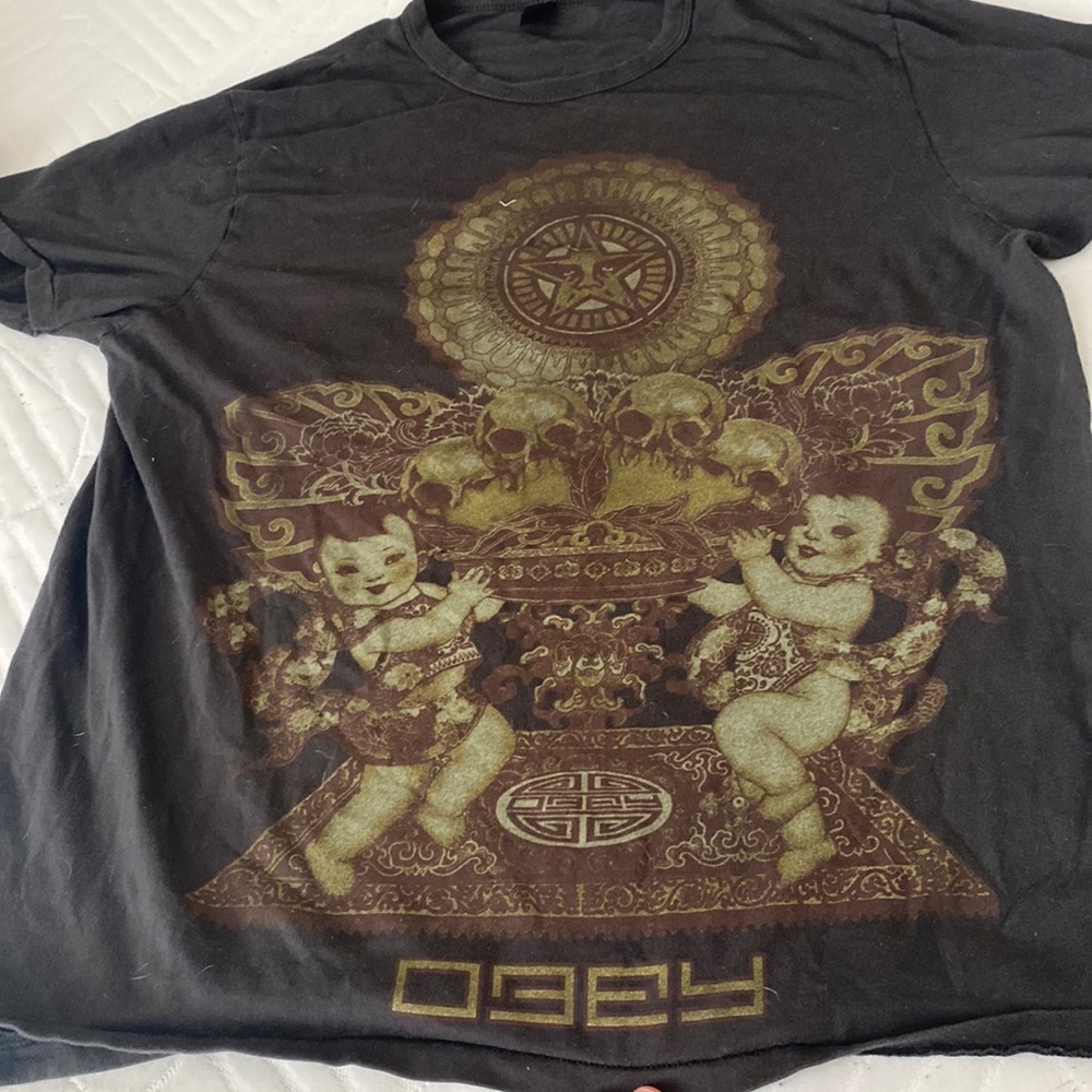 Obey tee